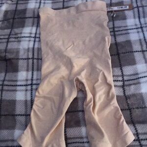 Skims high waist above the knee short in mica color